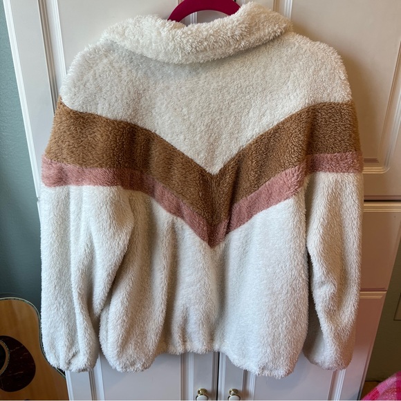 Color Blocked Fuzzy Saeatshirt - Picture 5 of 5